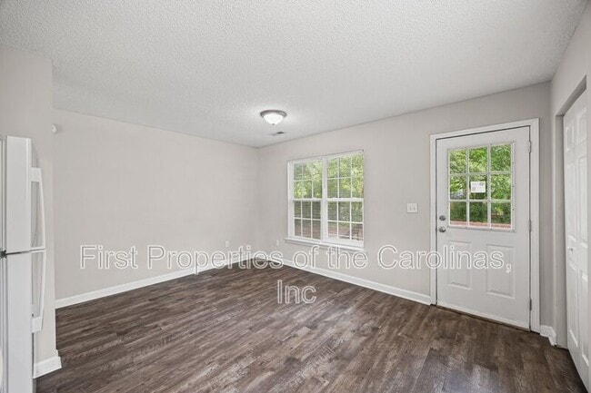 Building Photo - 429 Merry Go Dr