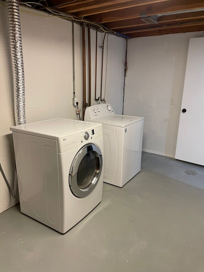 Building Photo - 6243 Gray St