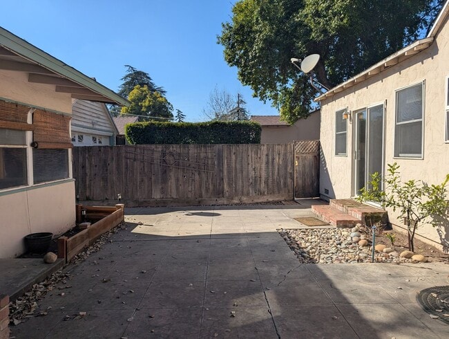 Building Photo - Taylor Wheeler built Fresno High Area home offering wonderful amenities + separate 1 bedroom suite.