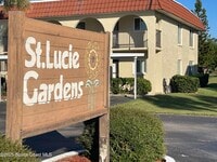 Building Photo - 201 St Lucie Ln