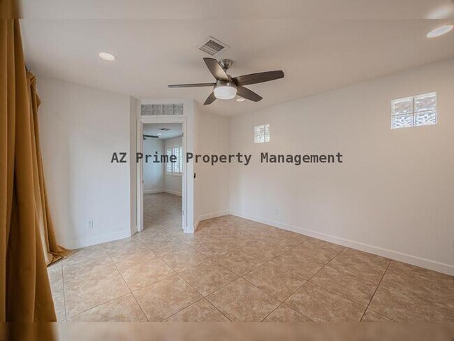 Building Photo - 5301 N 43rd Pl