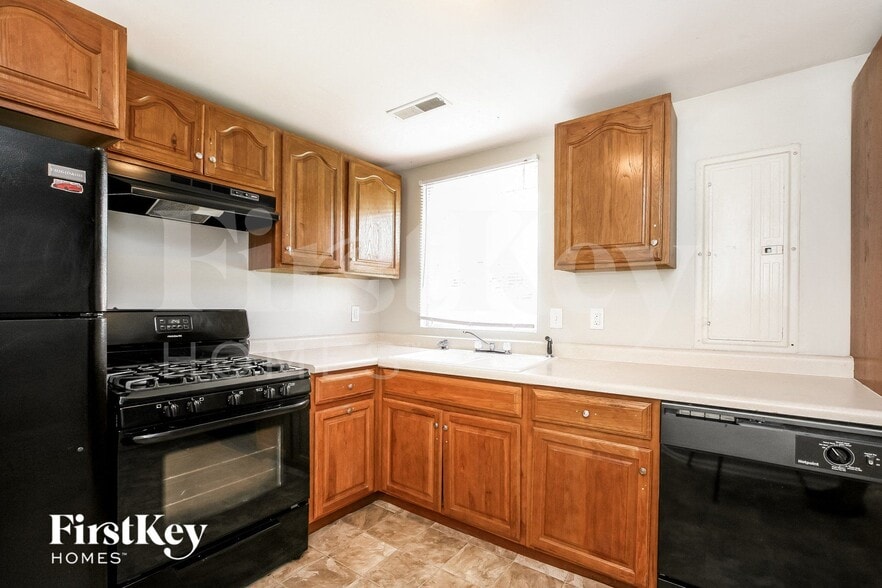 Building Photo - 3312 S Parker Ave