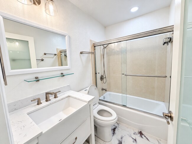 Building Photo - 2209 Summereve Ct