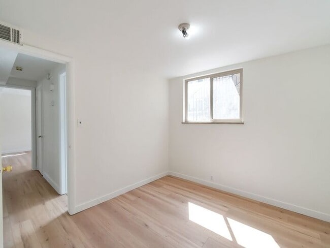 Building Photo - 2BR/1BA Garden-Level • Extra Storage • Near Wash Park