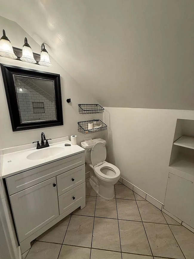 Building Photo - This remodeled 3-bedroom, 2-bath home