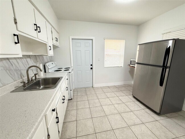 Building Photo - 2213 Madison St