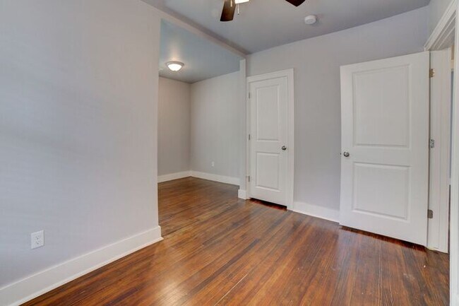 Building Photo - Downtown 3/2.5 Fully Remodeled!