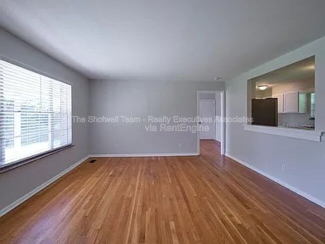 Building Photo - 1005 Francis Rd