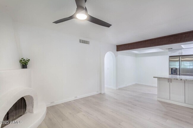 Building Photo - 7557 N Dreamy Draw Dr