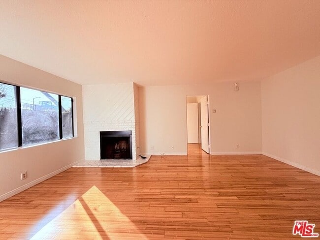 Building Photo - 1531 Cabrillo Ave