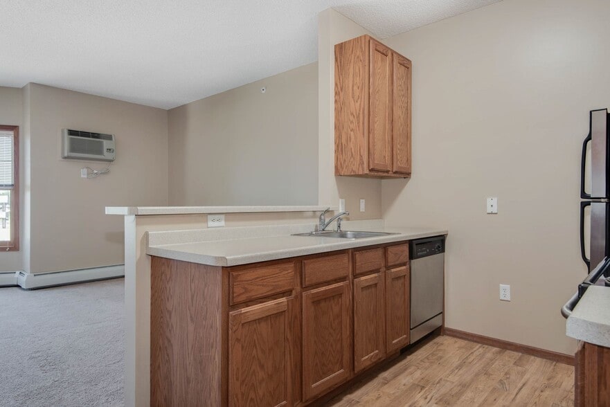 Oaks Hiawatha Station 4540 Snelling Ave Minneapolis MN 55406