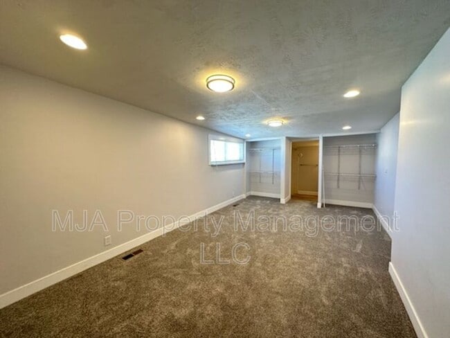 Building Photo - 2928 W Lehi Dr