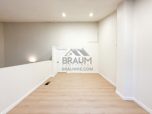 Building Photo - 5245 Riverton Ave