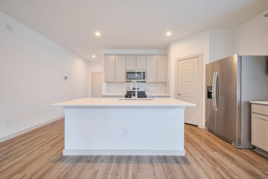 Building Photo - 1010 Curly Angora Ct