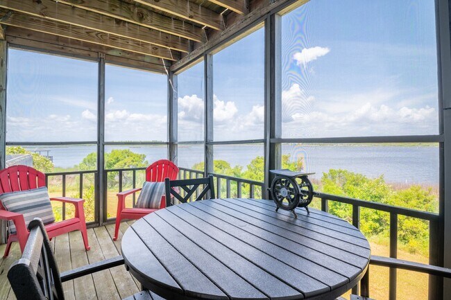 Building Photo - FURNISHED OFF-SEASON MONTHLY RENTAL-STARTING JANUARY 2026