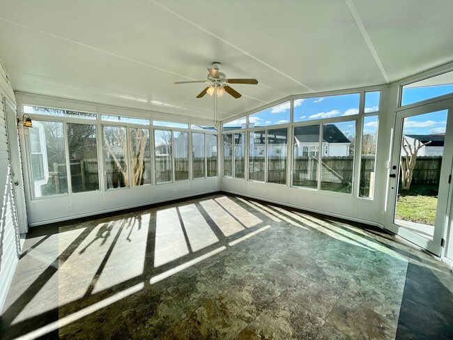 Building Photo - Ready 07-07-25!! Fantastic 4-Bedroom Home ...