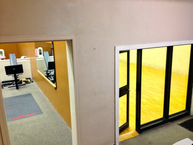 Building Photo - 1671 Hickory Ln