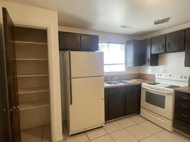 Building Photo - 1540 S 400 E