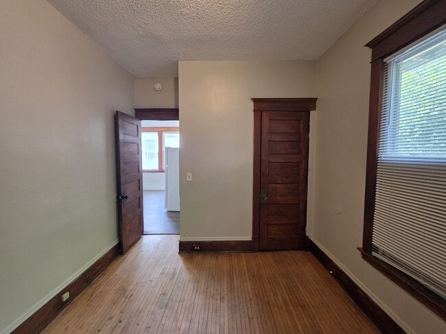 Building Photo - 1414 Golden Valley Rd