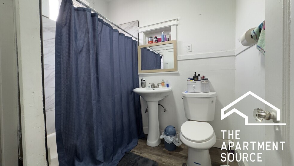 Building Photo - 1630 N Fairfield Ave