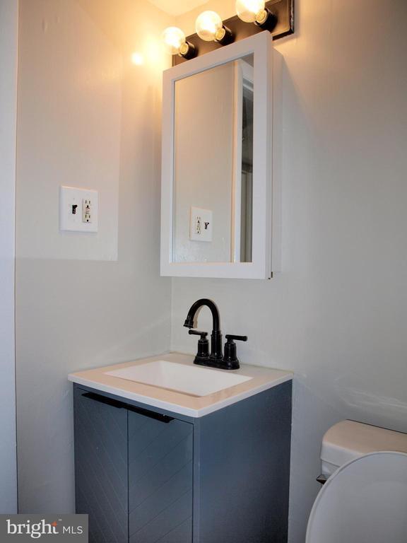 Building Photo - 12 W Wayne Terrace