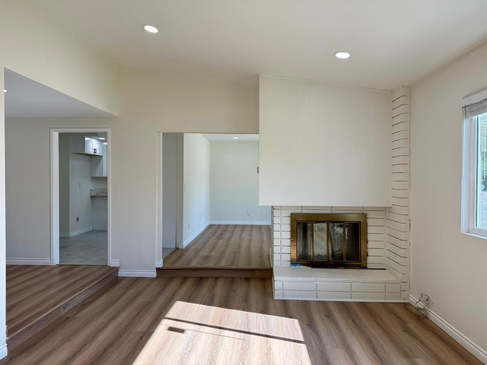 Building Photo - 251 E Heather St