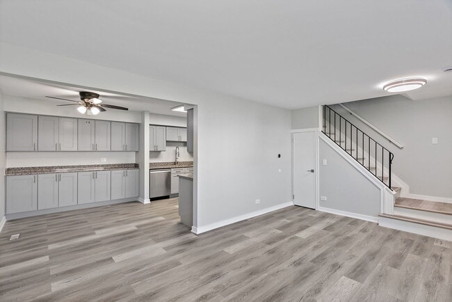 Building Photo - 1311 Kingsbury Dr