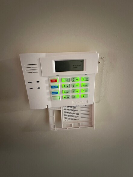 Building Photo - 685 Garibaldi St SW