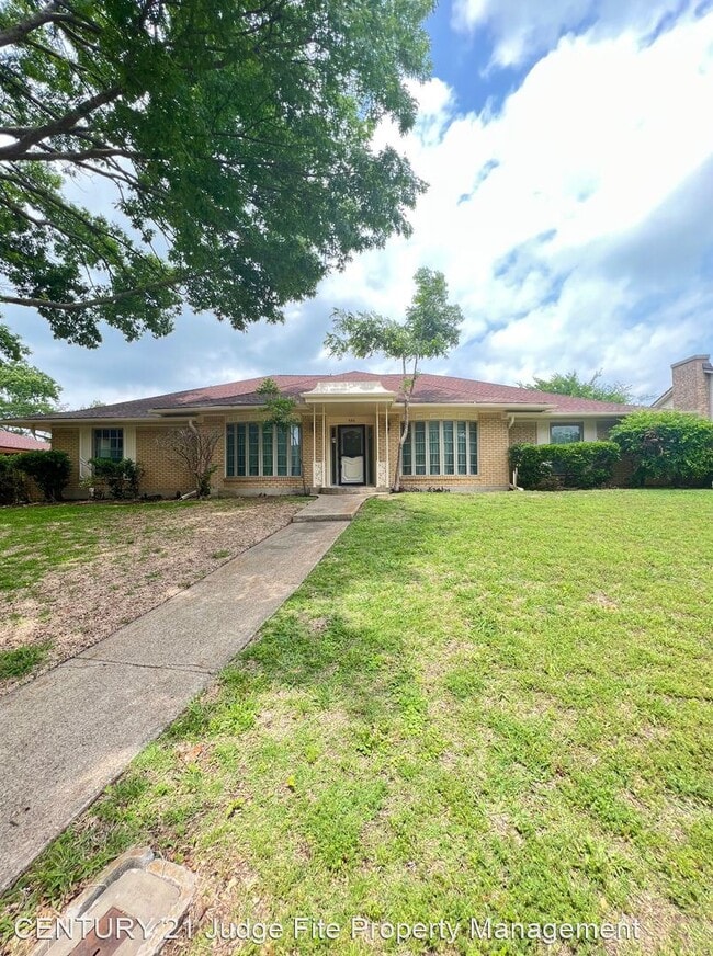 Primary Photo - 4 br, 3 bath House - 935 Rock Canyon Drive