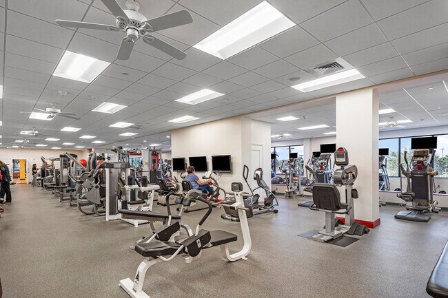 Building Photo - 5 Westgate Ln