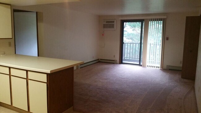 Interior Photo - College Court