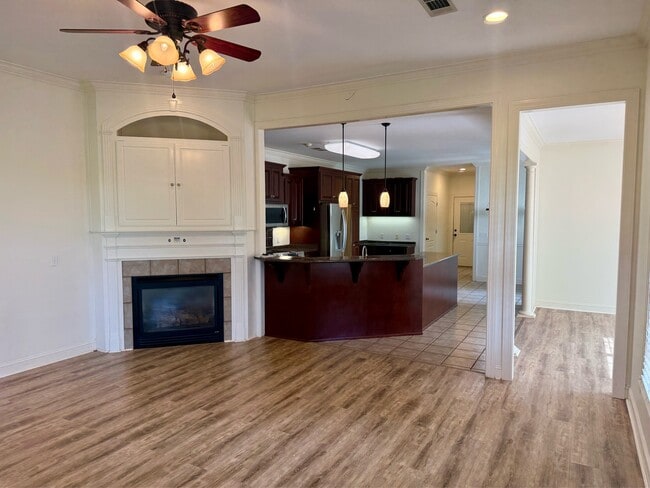 Building Photo - 364 Spring Hill Dr
