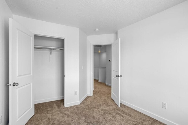 Building Photo - BRAND NEW! 3 Bedroom townhome in Long Valley!