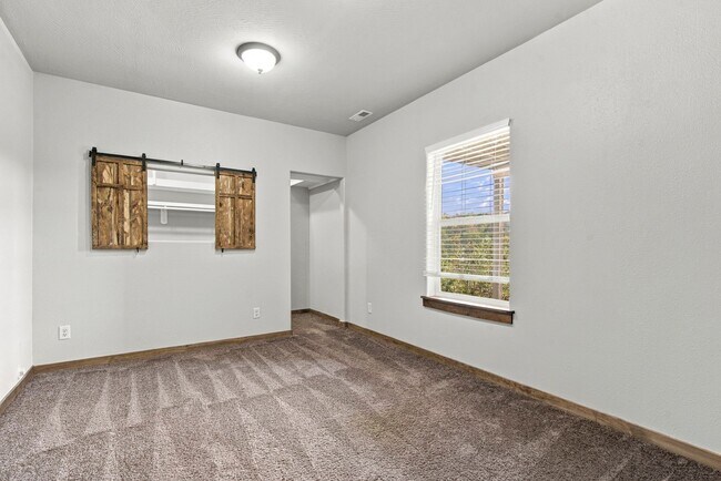 Building Photo - 107 Jury Ln