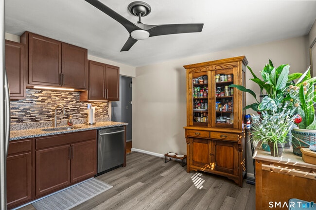 Building Photo - 77 Basswood Dr