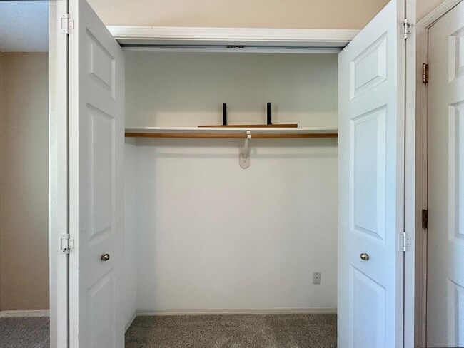 Building Photo - Cozy 4 Bed, 2.5 Bath House!
