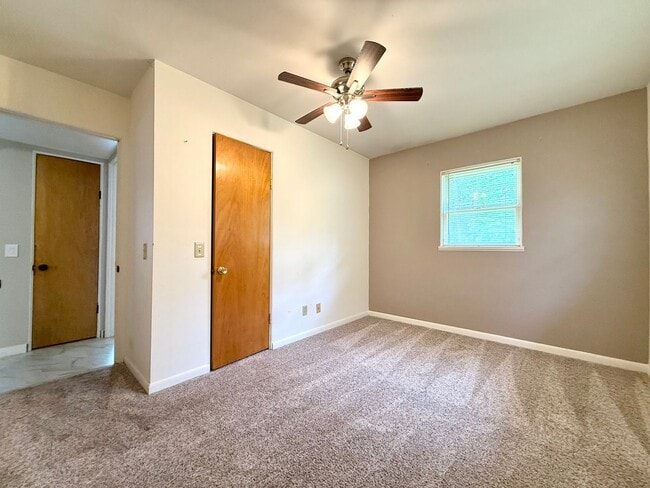Building Photo - Three Bedroom Home in Whitehall - Deck, Ga...