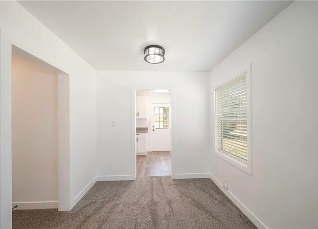 Building Photo - 25885 Creag Ave