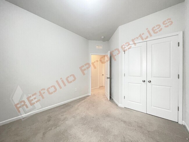 Building Photo - Charming 3 Story 4 Bedrooms with 1st Floor Guest Suite Townhome @ Smith Farm, Apex, Available Now!