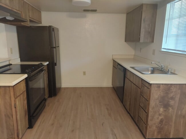 Building Photo - Antelope Hills Townhomes