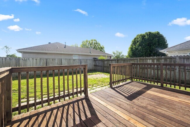 Building Photo - Spacious 3-Bedroom Home in Bentonville’s E...