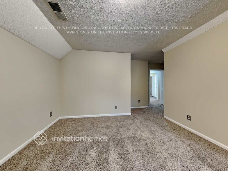 Building Photo - 6926 Wolf Run Dr