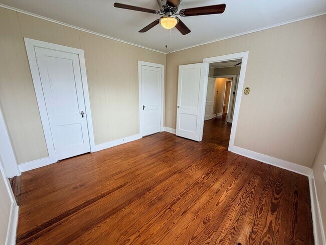 Building Photo - Spacious 4BR Downtown Lake Charles Home - Full of Character