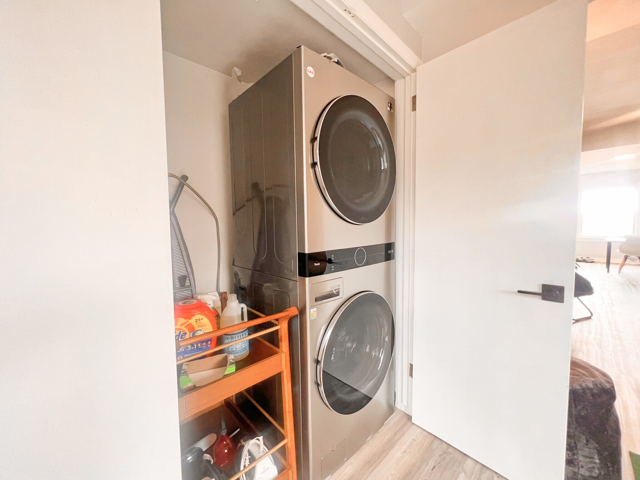 Building Photo - 5737 Hobart St