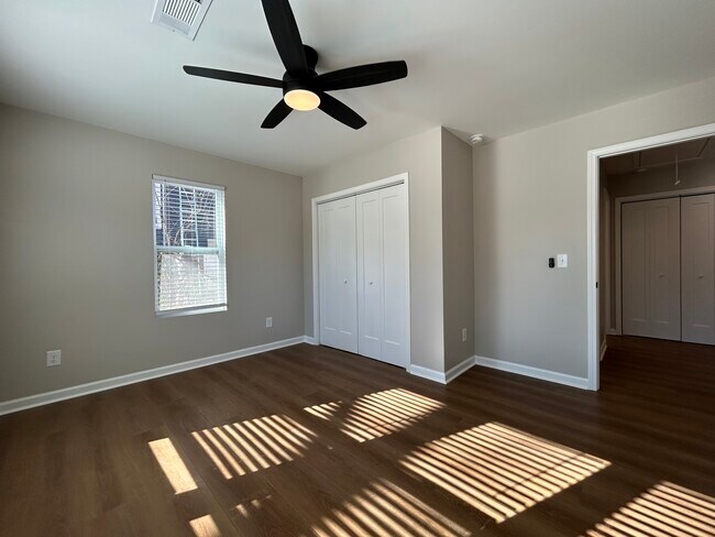 Building Photo - 1226 Beechview Dr SE