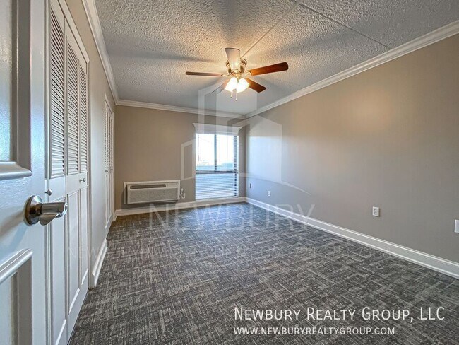 Building Photo - 530 N Main St