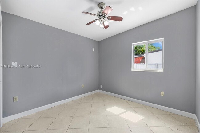 Building Photo - 10045 SW 51st Terrace