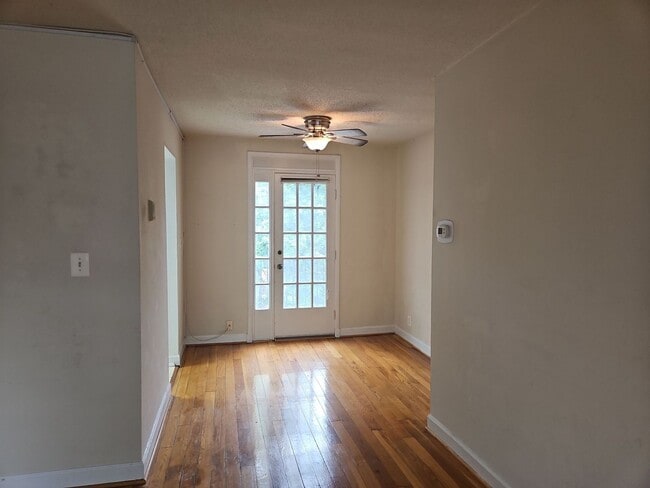 Building Photo - Charming 1 Bed 1 Bth Condo With Balcony In...