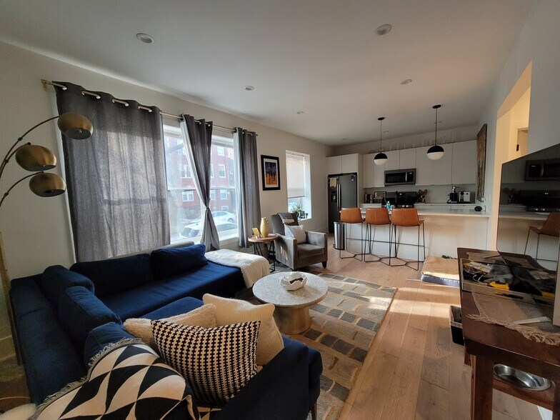 Building Photo - 1656 W Summerdale Ave