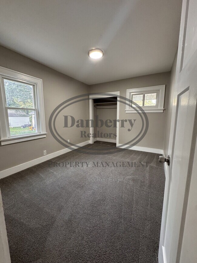 Building Photo - 5930 Acoma Dr